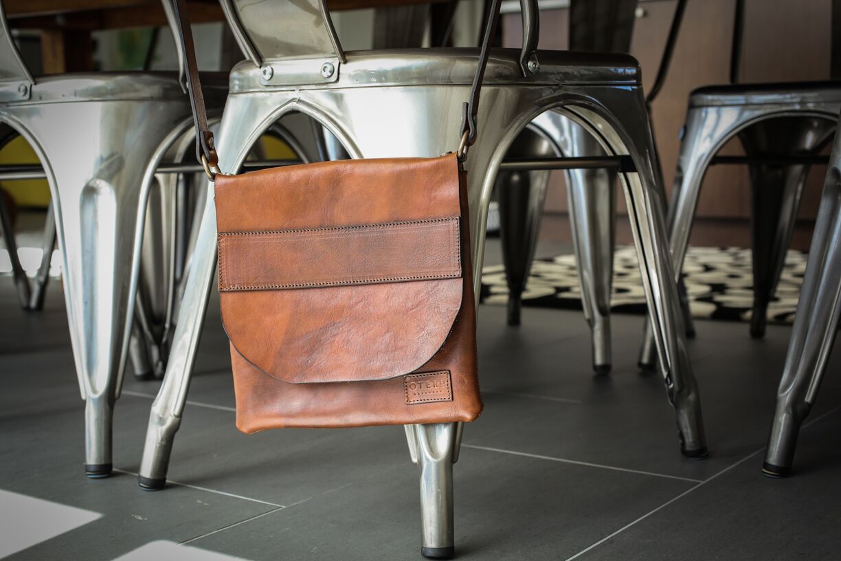 simplistic leather crossbody bag